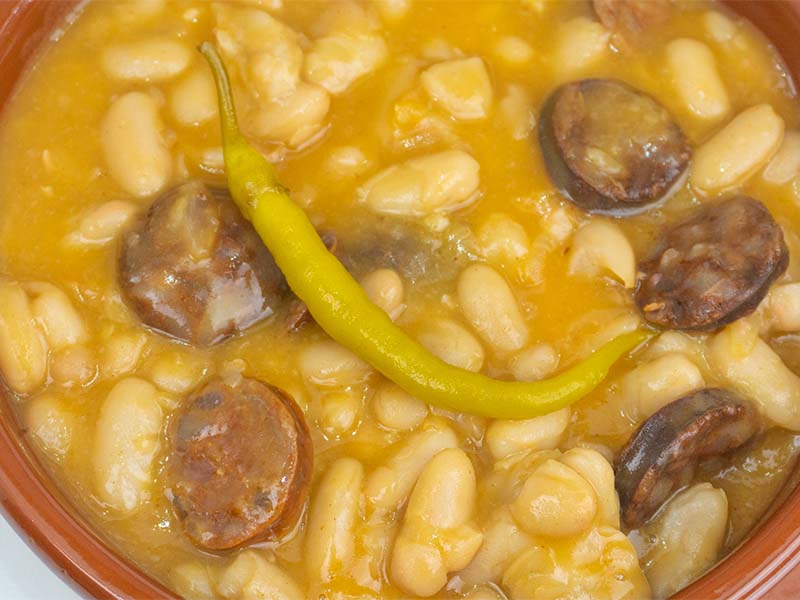 alubias de bote con chorizo y morcilla