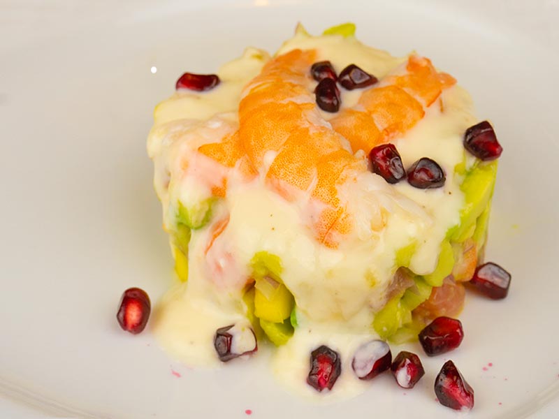 Ensalada fría de verano con langostinos