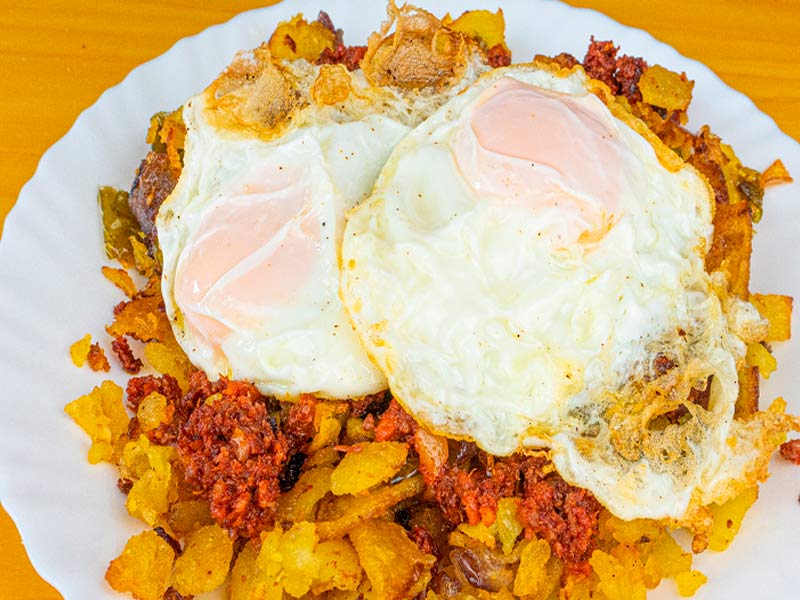 receta huevos rotos con patatas y zagüeño